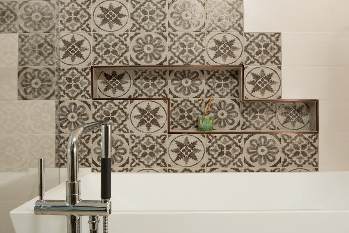 bathroom-tile-mosaic-tub-shelf