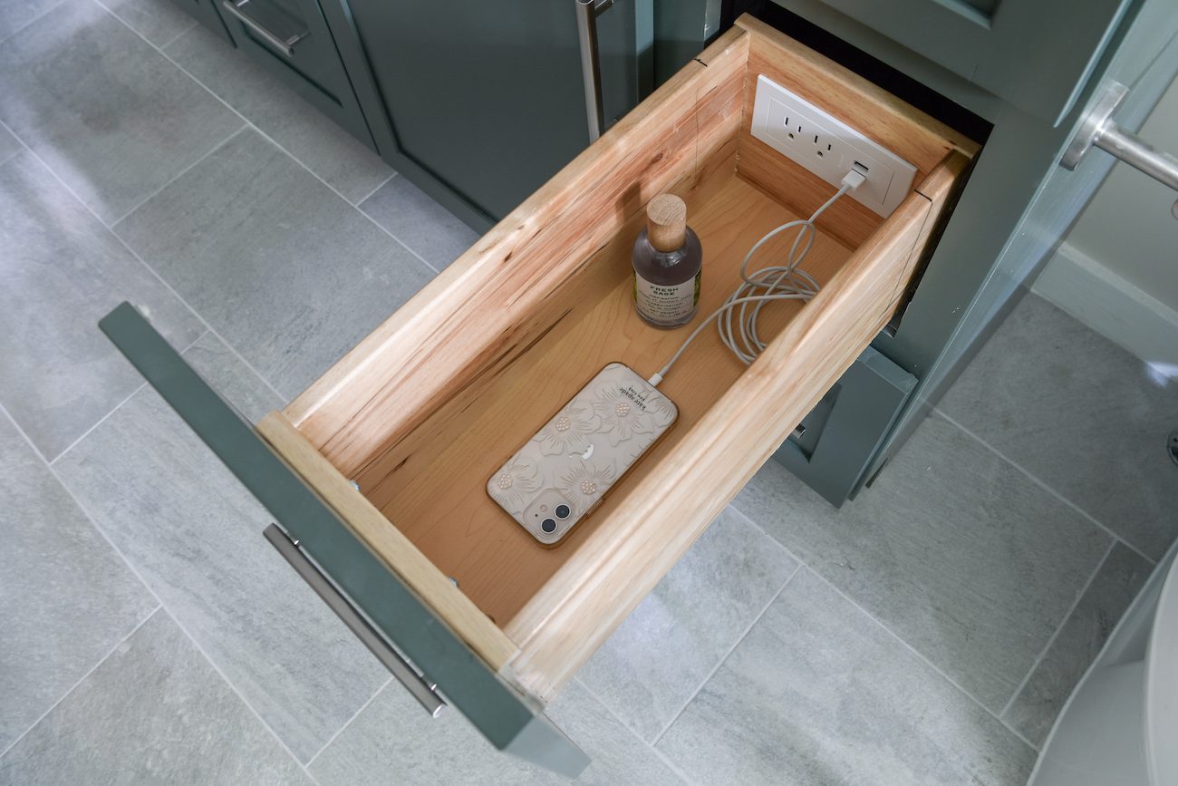 bathroom-drawer-outlets